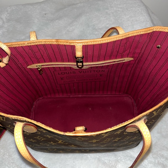 Louis Vuitton Neverfull PM with Pouch - Picture 2 of 16